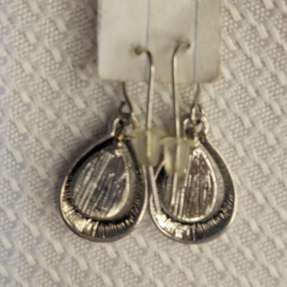 Dangle - Picture 3 of 4